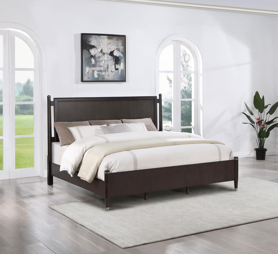 (image for) Emberlyn Wood Eastern King Poster Bed Brown