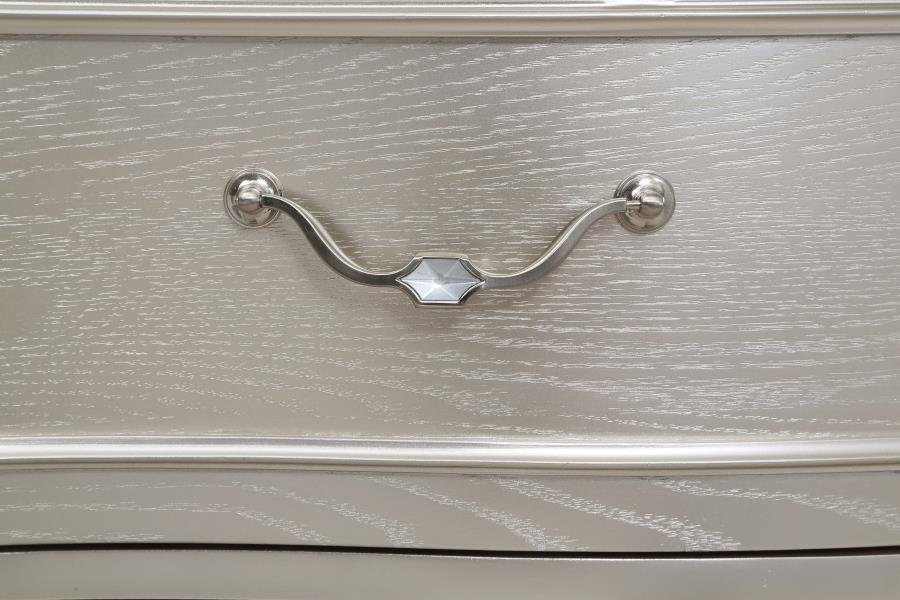 (image for) Evangeline 6-drawer Bedroom Chest Silver Oak