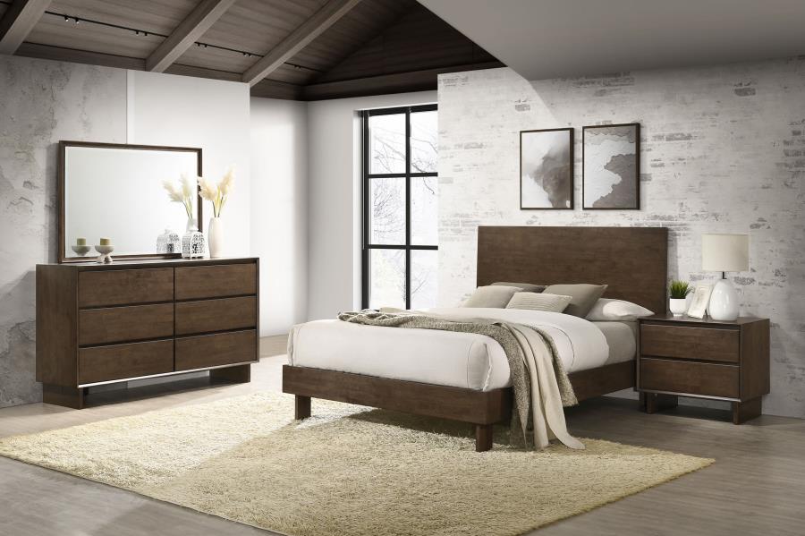 (image for) Glenwood 4-piece Eastern King Bedroom Set Warm Brown